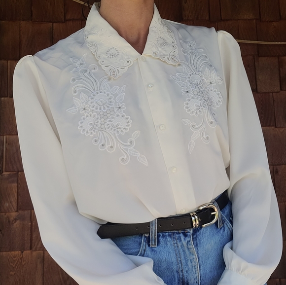 Vintage Tops - Beautiful white blouse